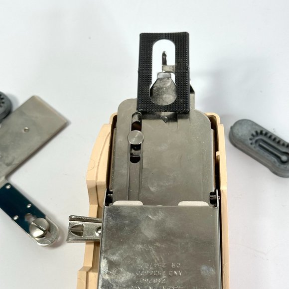 Singer Buttonholer in Case with Cams - Picture 9 of 16